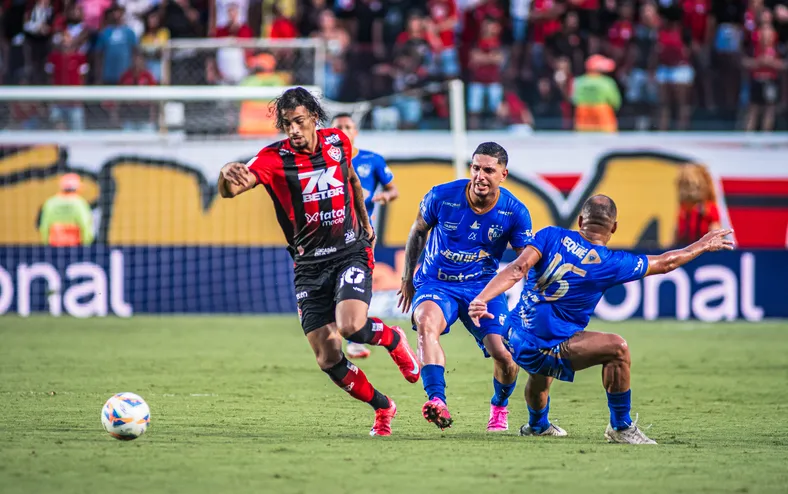 Jequié x Vitória: onde assistir, prováveis escalações e arbitragem - Imagem
