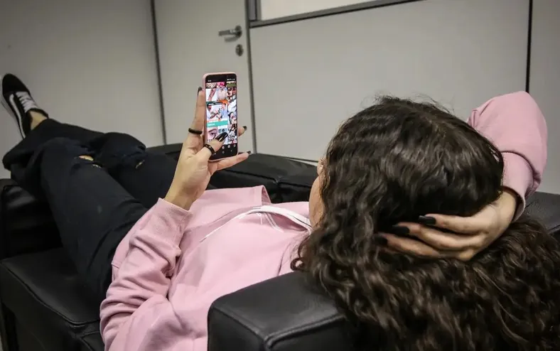 Menores de 16 podem ser proibidos de usar redes sociais no Brasil - Imagem