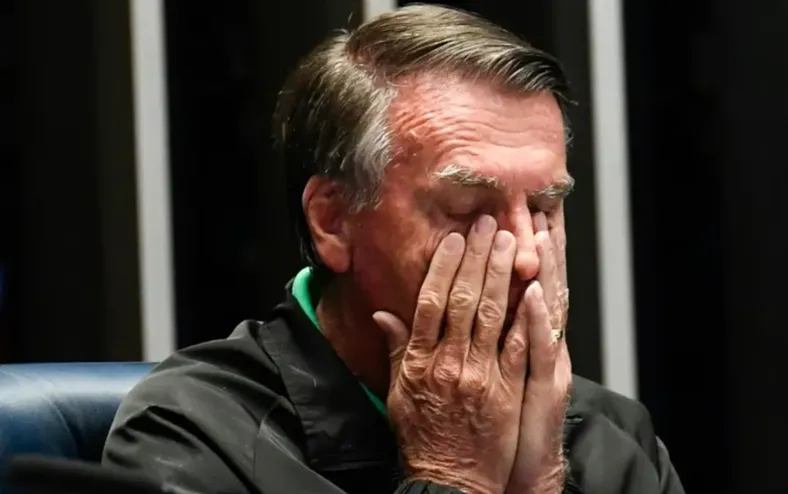 Michelle revela estado de saúde de Bolsonaro após mal-estar na Papudinha - Imagem