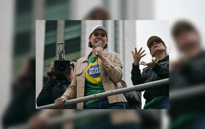 “Nas mãos de Deus”: Michelle Bolsonaro fala sobre futuro político - Imagem