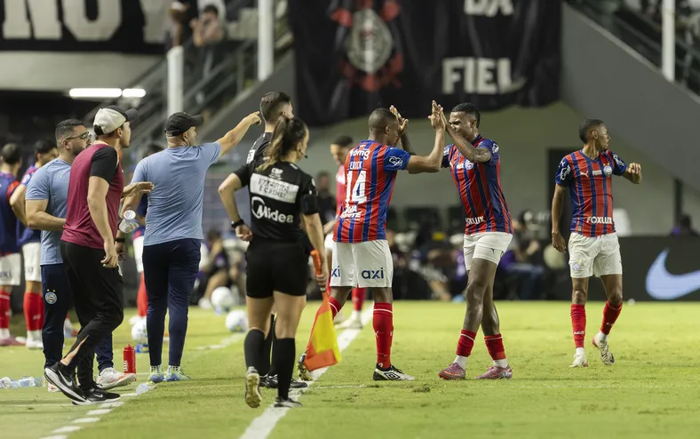 O futebol entre a prancheta e a poesia - Imagem