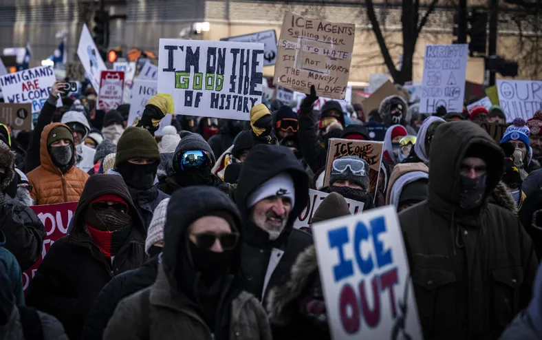 Polícia de imigração de Trump mata de novo e renova onda de protestos - Imagem