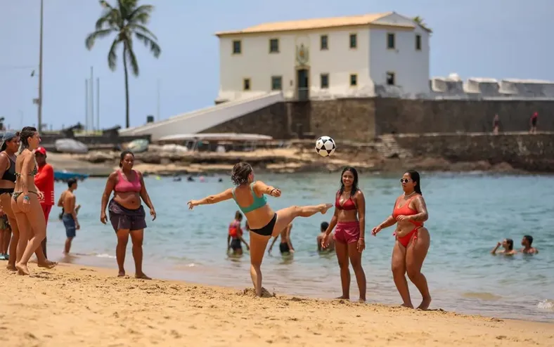 Salvador só tem uma praia própria para banho; saiba qual é - Imagem