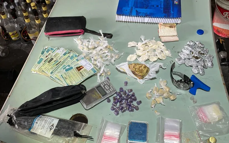 Sete pessoas são presas por venda de drogas em ferro-velho no Comércio - Imagem