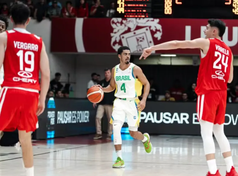 Brasil vence Chile com susto e mantém 100% nas Eliminatórias - Imagem