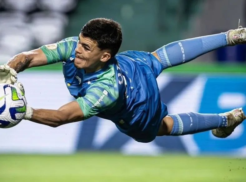 Briga com o Flamengo e multa de R$ 193 milhões: Bahia busca novo goleiro - Imagem