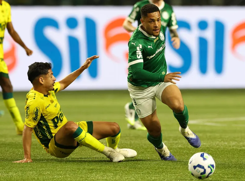 Clubes pressionam CBF a barrar novos gramados sintéticos até 2026 - Imagem