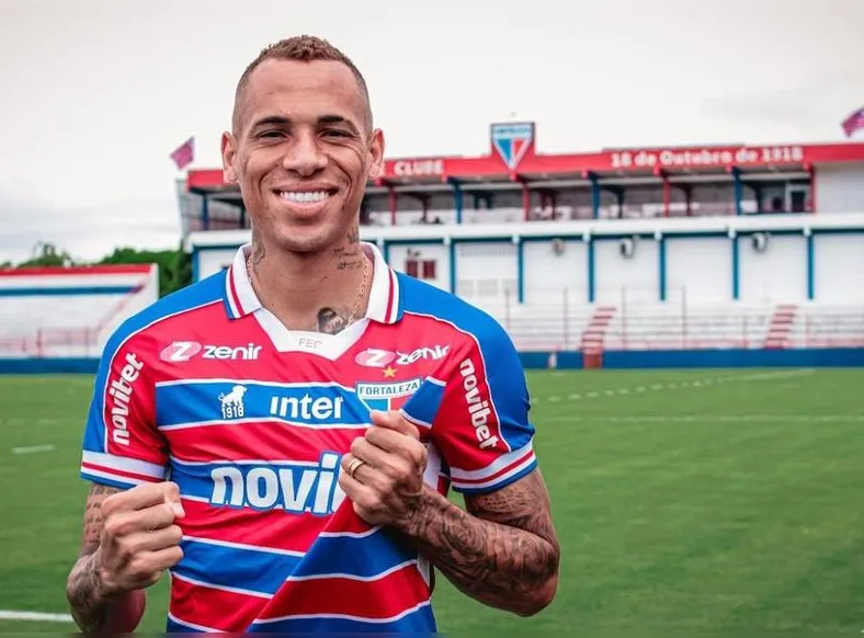 Desejado pelo Vitória, atacante fecha com clube da Série A - Imagem