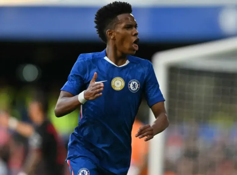 Estêvão ofuscou Lamine Yamal na Champions League, diz jornal - Imagem