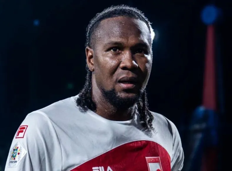 Ex-Bahia desafia a idade e vive temporada mais goleadora aos 40 anos - Imagem