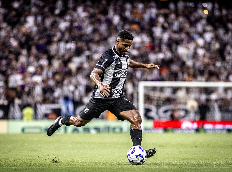 Fabiano Souza vai jogar no Bahia? Entenda verdadeira situação do lateral - Imagem