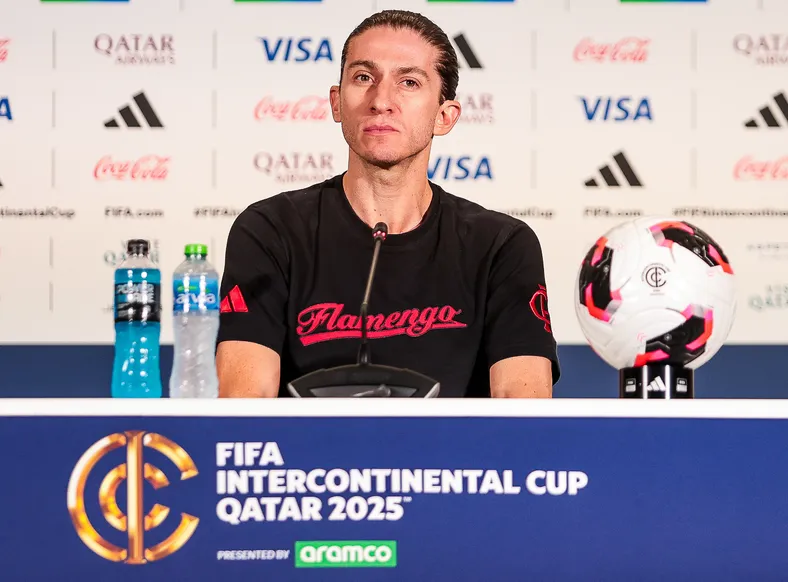 Flamengo anuncia renovação com Filipe Luís até o fim de 2027 - Imagem