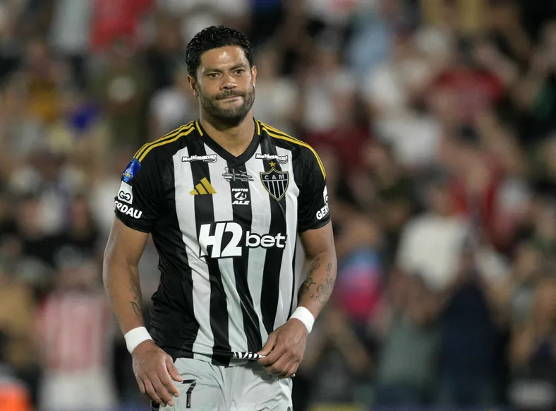 Hulk rompe silêncio, nega saída do Atlético-MG e manda recado - Imagem