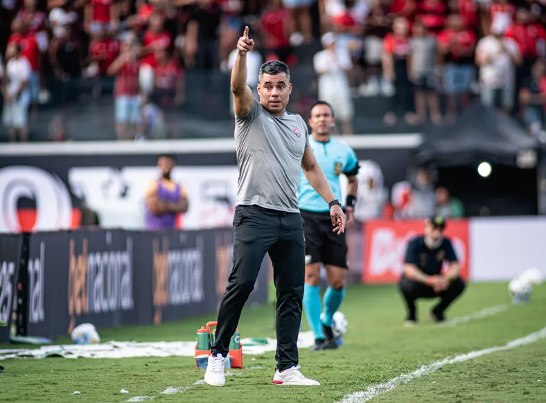 Jair Ventura desabafa sobre compromisso no Vitória: "Contrato da vida" - Imagem