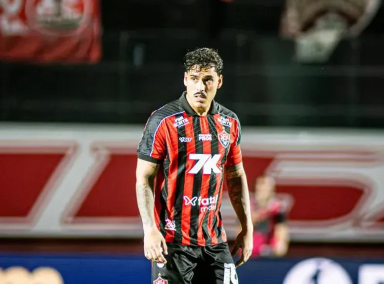 Lucas Halter destaca evolução defensiva como "ponto forte" do Vitória - Imagem