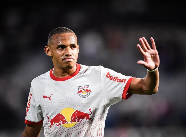 Meia do Bragantino projeta "amassar" o Vitória no Z-4 do Brasileirão - Imagem