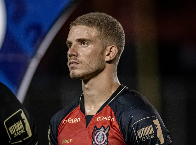 Volante que pertence ao Vitória chama atenção de time paulista - Imagem