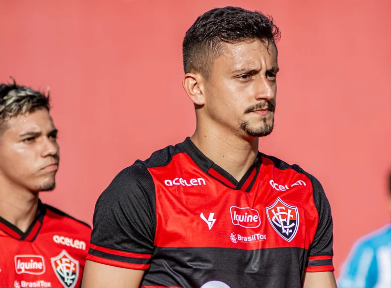 Ceará encaminha contratação de ex-lateral do Vitória - Imagem