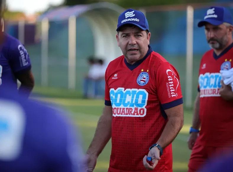 Ex-Bahia supera Abel e coloca clube modesto na liderança do Paulistão - Imagem