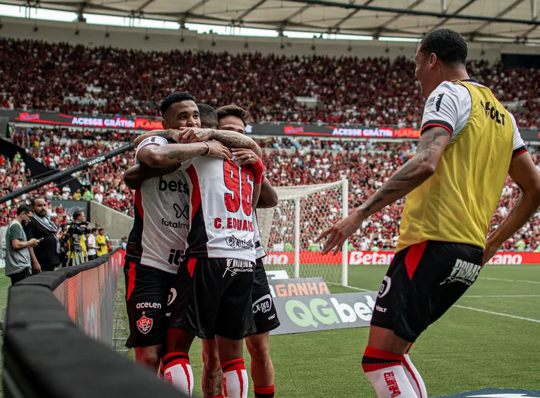 Fluminense entra na disputa por ex-artilheiro do Vitória - Imagem