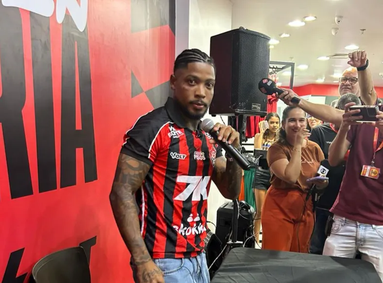 Ídolo? Marinho surpreende em apresentação no Vitória: "Falta muito" - Imagem