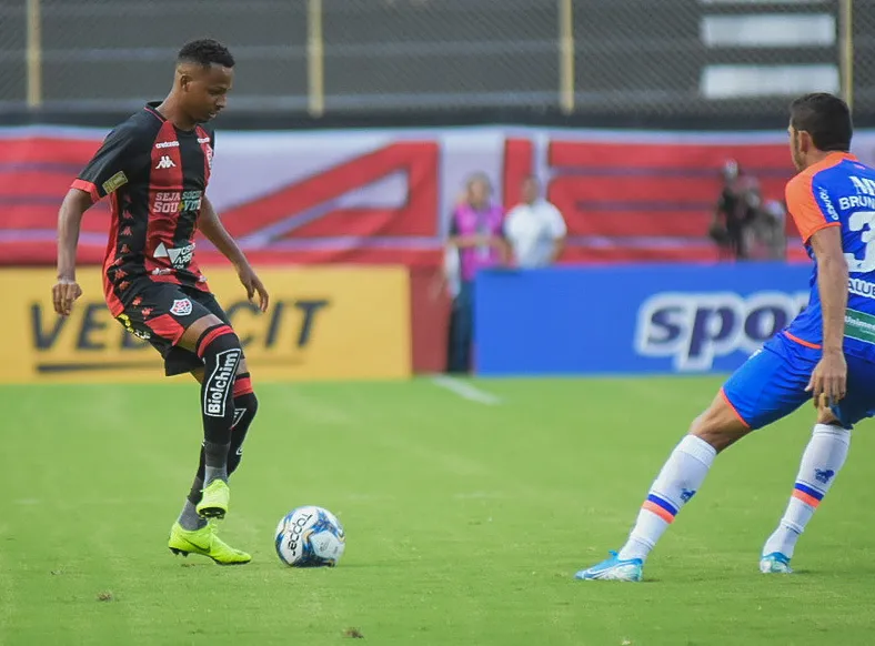 Santa Cruz encaminha acerto com ex-atacante do Vitória - Imagem