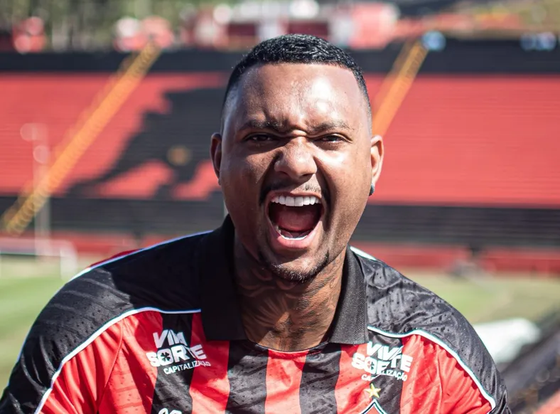 Vitória anuncia contratação de zagueiro, que já pode jogar o Ba-Vi - Imagem