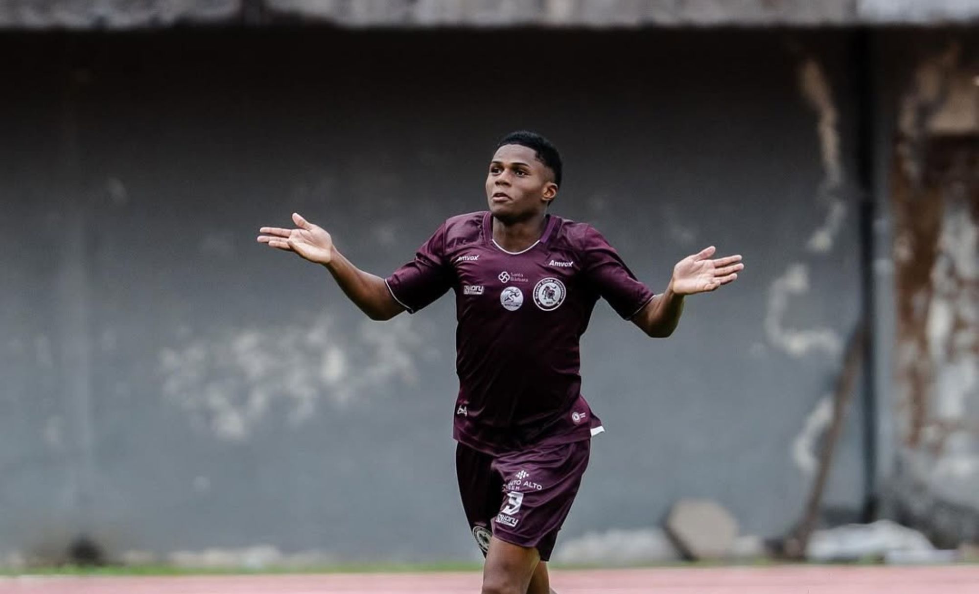 Filho de ex-craque do Bahia é anunciado por gigante da Série A