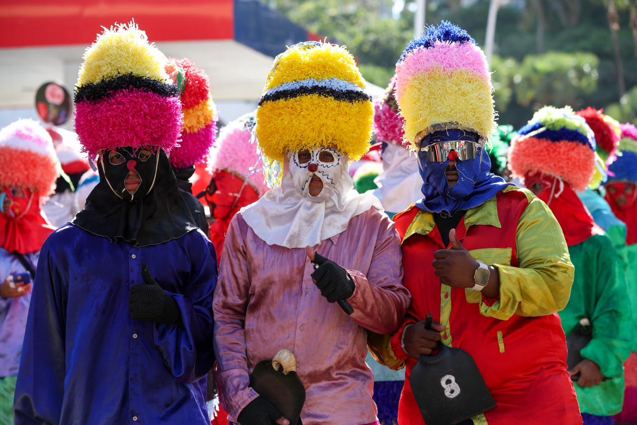 Grande volume de lixo marca trecho do Fuzuê na Barra