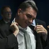 Flávio Bolsonaro faz churrasco com senadores após derrota de Messias no STF - Imagem