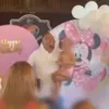 Vídeo: pai saca arma em aniversário da filha na hora do ‘com quem será’ - Imagem