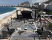 Ambulantes vendem sacos de areia para o show de Shakira; entenda - Imagem