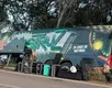 Ônibus da Mastruz com Leite bate após desviar de buraco na BR-226 - Imagem