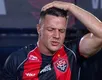 Renato Kayzer sai de campo chorando aos 10 minutos e preocupa Vitória - Imagem