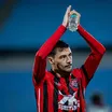 Defensor viaja e pode voltar a jogar pelo Vitória após sete meses