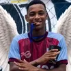 “Não é o suficiente”, diz mãe de jovem morto em Valéria sobre afastamento de PMs