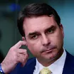 Petista desafia Flávio Bolsonaro a assinar “CPI do Dark Horse"