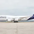 600 passageiros passam a noite presos em aviões em aeroporto imagem