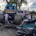 Acidente com "caminhão monstro" mata três pessoas e fere mais de 50 imagem