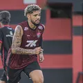 Atacante que nem estreou no Vitória veio "fora de forma", diz diretor imagem