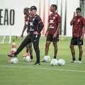 Atleta com maior minutagem no Vitória não viaja para jogo do Nordestão imagem