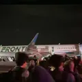 Avião atropela pedestre durante decolagem e voo é cancelado imagem