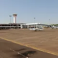 Avião que transportava R$ 15 milhões cai e moradores saqueiam dinheiro imagem