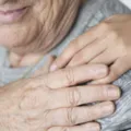 Brasileiros com mais de 60 anos ficam isentos do pagamento de 3 dívidas imagem