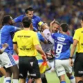 Brigas e 23 expulsões: entenda confusão generalizada em Cruzeiro x Atlético-MG imagem