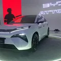 BYD lança SUV Atto 8 com foco no segmento de sete lugares; saiba detalhes imagem
