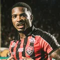 Cacá celebra vitória em casa e vê "mesma postura" fora do Barradão imagem