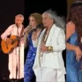 Caetano, Ivete e Bethânia levam Bahia ao show de Shakira no RJ imagem