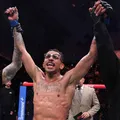 Carlos Prates vence nº 1 e se aproxima do cinturão no UFC imagem