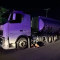 Carreta-tanque roubada com 45 mil litros de combustivel é recuperada na RMS imagem